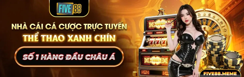 Vận động viên tennis đang giao bóng